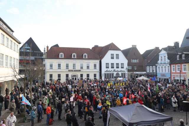 Luftbild vom Marktplatz in Werne bei der Demonstration gegen Rechts