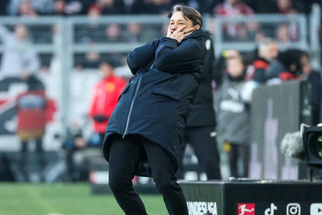 Niko Kovac schlägt die Hände vors Gesicht.