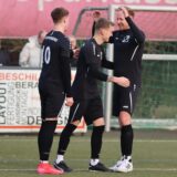 Vincent Flechtner (v.l.), Julien Brehorst und Philipp Schulze Twenhöven klatschen sich ab.