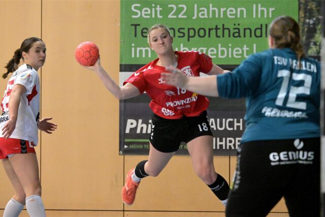 Anna Schmidt beim Sprungwurf.