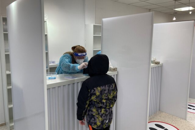 Das Testzentrum der Borker Stephanus-Apotheke ist eine gute Möglichkeit für Kinder, sich schon vor Schulbeginn testen zu lassen.