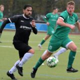 Zwei Spieler im Zweikampf.