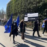 So wie bei einer Demo für Frieden in der Ukraine wollen erneut Schülerinnen und Schüler des Clara-Schumann-Gymnasiums auf die Straße gehen.