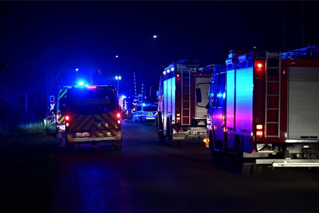 Ein Großaufgebot von Feuerwehr und Polizei war an der Einsatzstelle vertreten.