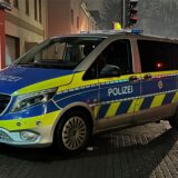 Ein Streifenwagen an der Einsatzstelle an der Massener Straße: Anzeige wegen Körperverletzung geschrieben.