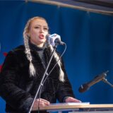 AfD-Kandidatin Frederike Hagelstein hält eine Rede in Unna.