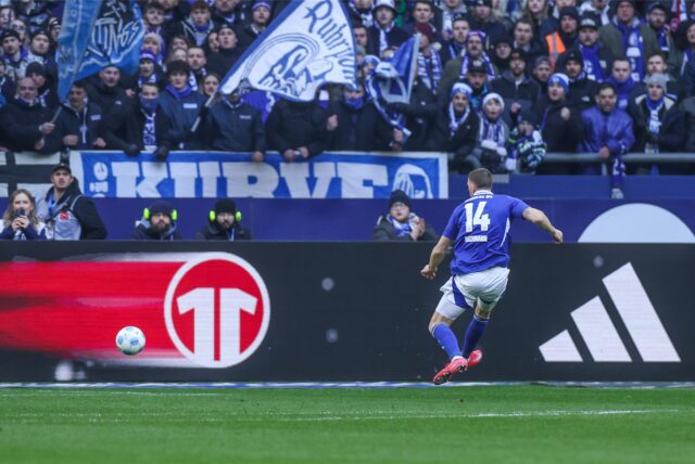Janik Bachmann erzielt hier das 1:0 für die Königsblauen.