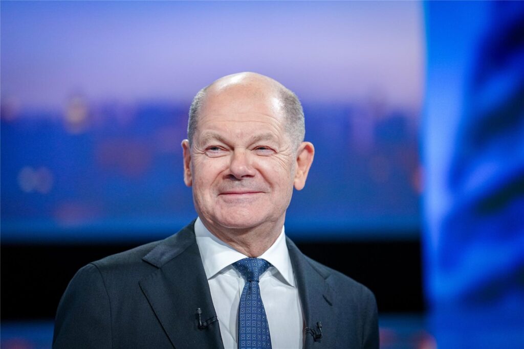 Bundeskanzler Olaf Scholz (SPD), nimmt am Bundeskanzler Olaf Scholz (SPD), nimmt am