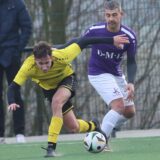 Maximilian Rethmeier vom SC Capelle im Zweikampf.