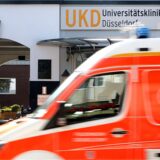 Ein Rettungswagen vor der Uniklinik Düsseldorf.