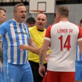 Spieler diskutieren.