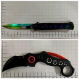 Zwei verbotene Messer, die von der Polizei am Hauptbahnhof Dortmund sichergestellt wurden.
