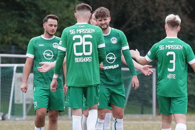 Spieler der ersten Mannschaft der SG Massen.
