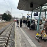 Menschen am Hauptbahnhof in Lünen