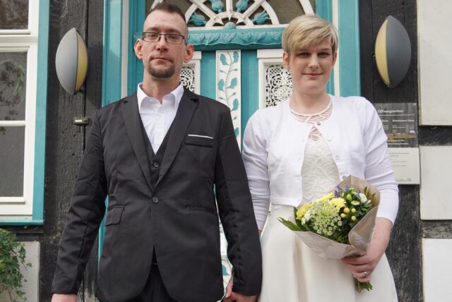 An ihrem 15. Jahrestag haben Stefanie und Julian im Standesamt Unna geheiratet.
