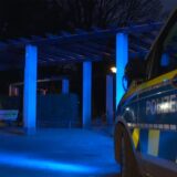 Einsatz nach einem Verbrechen am Nordmarkt in Dortmund: Ein Polizeiwagen steht an der parkähnlichen Anlage in der Nordstadt.