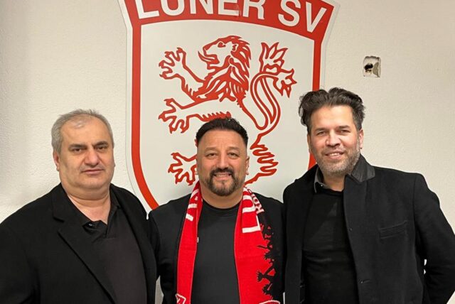 Bülent Kara sitzt auf der Tribüne beim Lüner SV.