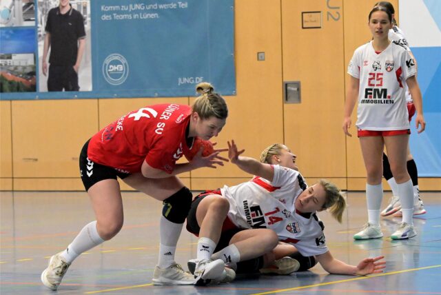 Anna Lieneke vom Lüner SV Handball sichert den Ball.