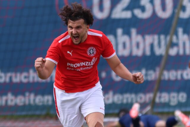 Furkan Cengiz jubelt im Trikot des SSV Mühlhausen-Uelzen.