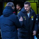Sebastian Kehl klatscht mit Niko Kovac ab.