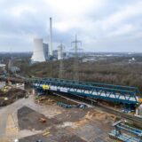 Ein Blick aus der Luft auf die neue Fachwerkbrücke an der A43 in Recklinghausen