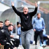 Christian Knappmann (stehend) ist nicht mehr Trainer bei Fußball-Westfalenligist Westfalia Herne.