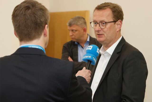SPD-Kandidat Oliver Kaczmarek am Wahlabend im Interview mit Matthias Langrock vom Hellweger Anzeiger.