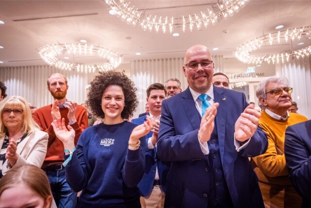 Die Dortmunder CDU mit ihren Direktkandidaten Sarah Beckhoff und Michael Depenbrock feierte im Rathaus.
