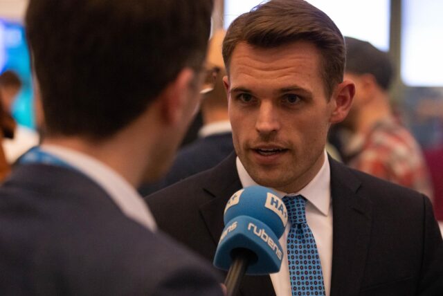 Bundestagswahl 2025: Dr. Tilman Rademacher gibt am 23. Februar 2025 bei der Wahlparty der CDU im Unnaer Rathaus ein Interview.