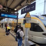 Die RE 13 hat immer wieder mit Verspätungen und Ausfällen zu kämpfen. Auch am Unnaer Bahnhof müssen die Menschen oft warten.