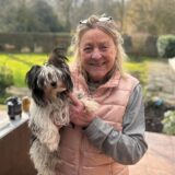 Die Dortmunderin Monika Lischka mit ihrem Hund Baghira.