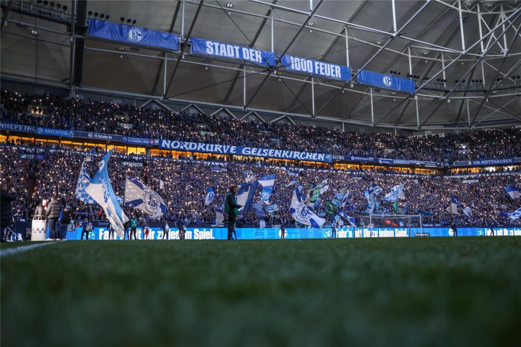 Schalke-Fans März 2024 gegen St Pauli, Veltins-Arena