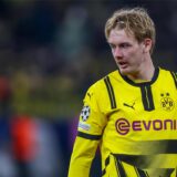 Julian Brandt schaut zur Seite.