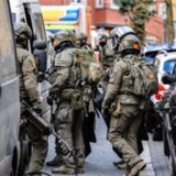 Schwerbewaffnete Sicherheitskräfte in Bochum im Einsatz.