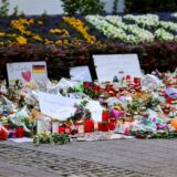 Viele Menschen haben nach dem Anschlag Blumen niedergelegt und Kerzen gebracht. (Archivbild)