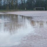 Nicht bespielbar: der Platz von SW Röllinghausen am Donnerstagabend.