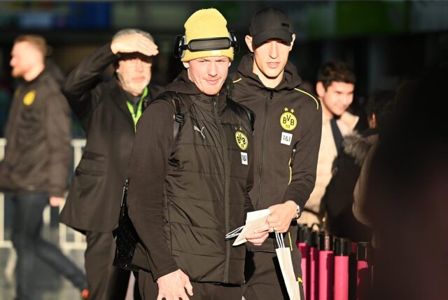 Julian Brandt schaut zur Seite.