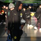 Carney Chukwuemeka schaut zur Seite.