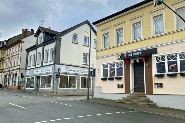 Noch sind die Türen zu: Aber demnächst werden hier im „Dui Sushi“ an der Harkortstraße 110 asiatische Gericht serviert.