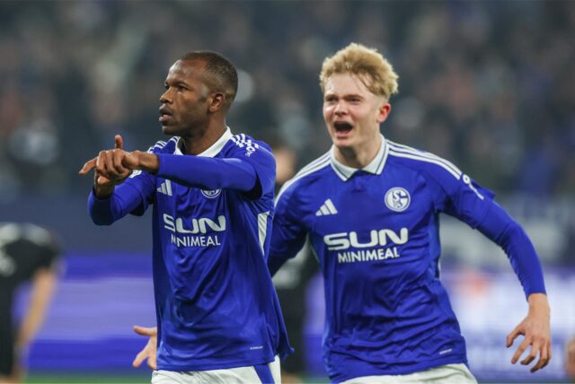 28.02.2025, Fussball, Saison 2024/2025, 2. Bundesliga, 24. Spieltag, FC Schalke 04 – SC Preussen Münster, Pape Meïssa Ba (FC Schalke 04) jubelt nach seinem Tor zum 1 zu 0.