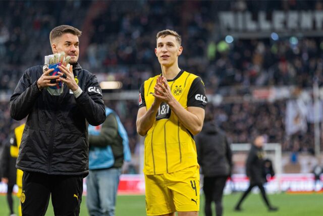 Nico Schlotterbeck klatscht in die Hände.
