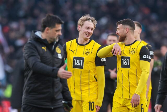 Julian Brandt lacht.