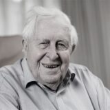Bernhard Vogel (CDU), ehemaliger Ministerpräsident von Rheinland-Pfalz und Thüringen, ist im Alter von 92 Jahren gestorben.