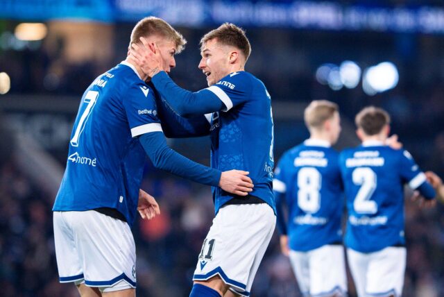 Joel Grodowski jubelt mit Julian Kania.