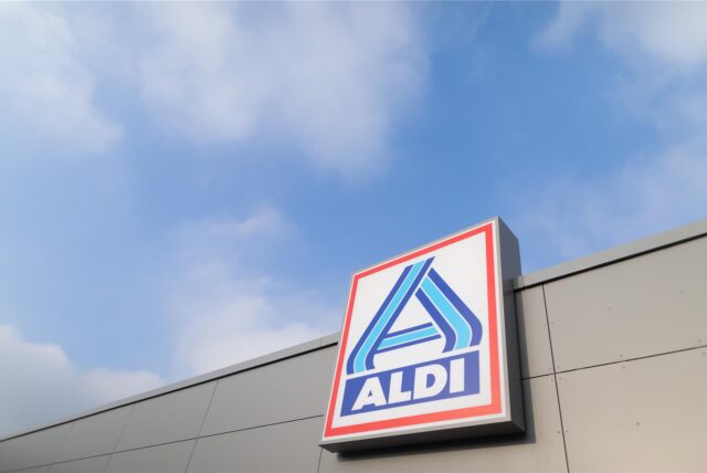 Das Logo von Aldi Nord an einer Filiale des Disounters