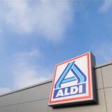 Das Logo von Aldi Nord an einer Filiale des Disounters