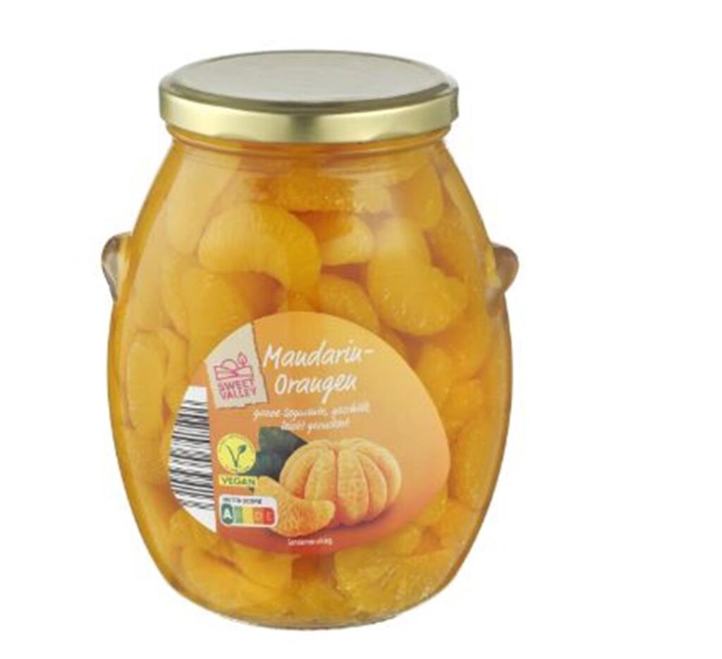 Mandarinen im Glas, die zurückgerufen werden. Mandarinen im Glas, die zurückgerufen werden.