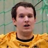 Torwart Finn Bernemann (hinten) bei einem Siebenmeter.