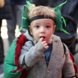 Ein verkleideter Junge beim Karnevalsumzug in Werne.