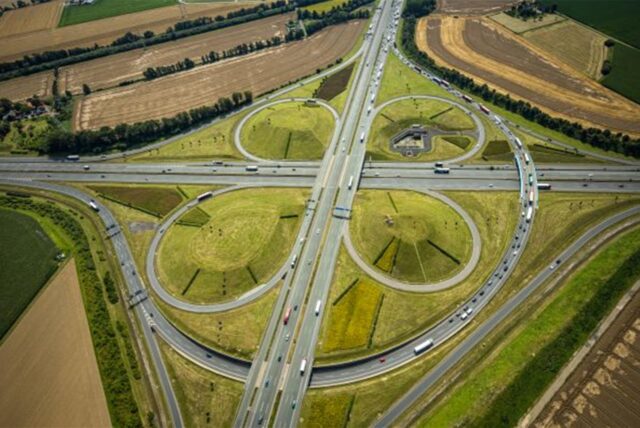 Das Kamener Kreuz von oben mit seiner typischen Kleeblattform.